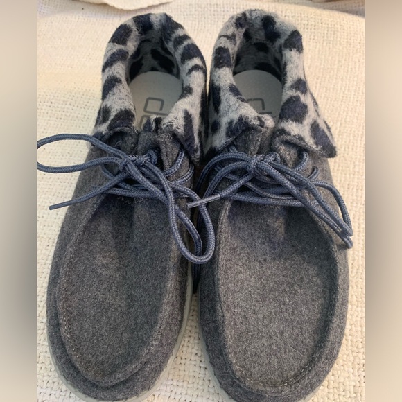 Hey Dude BRITT Slip On Fur Lined Wool Charcoal Grey Cheetah Women’s Size 7 EUC - Picture 2 of 6
